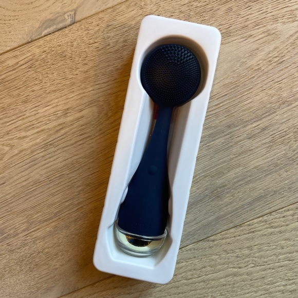 PMD Beauty PMD Clean Smart Facial Cleansing Device in Navy - Picture 3 of 5